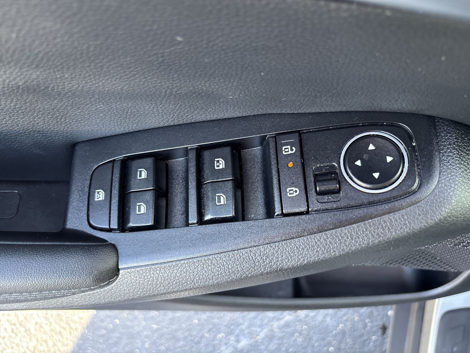 Used 2024 Kia Seltos EX FWD image 15