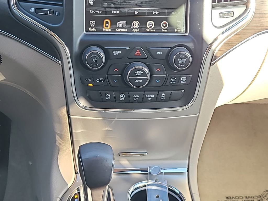 Used 2017 Jeep Grand Cherokee Overland AWD/4WD image 22