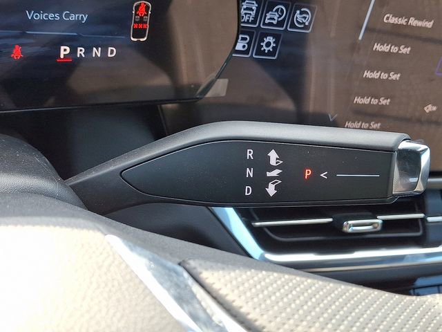 Used 2025 Chevrolet Equinox EV LT image 14