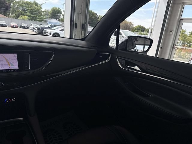 Used 2022 Buick Enclave Avenir w/ Avenir Technology Package AWD/4WD image 37