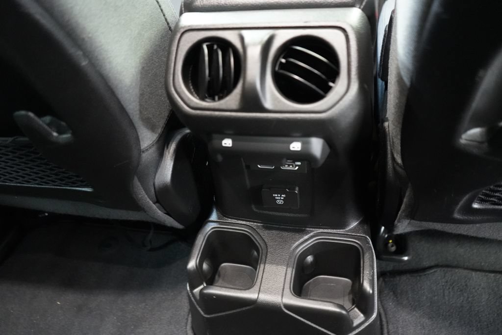 Used 2024 Jeep Wrangler Unlimited Rubicon AWD/4WD image 25