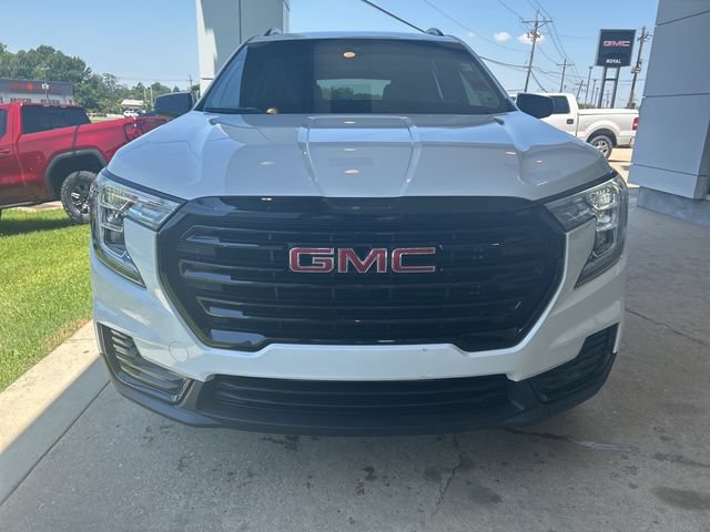 Used 2023 GMC Terrain SLE w/ Elevation Edition FWD image 2