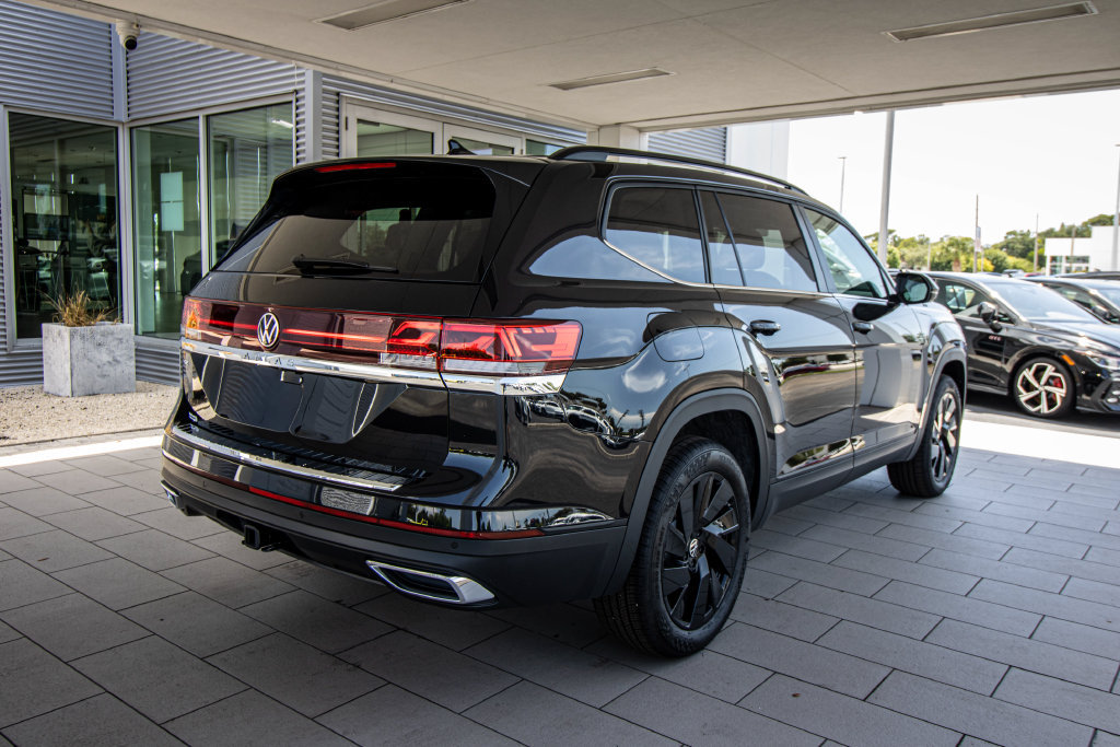 New 2026 Volkswagen Atlas SE FWD image 2