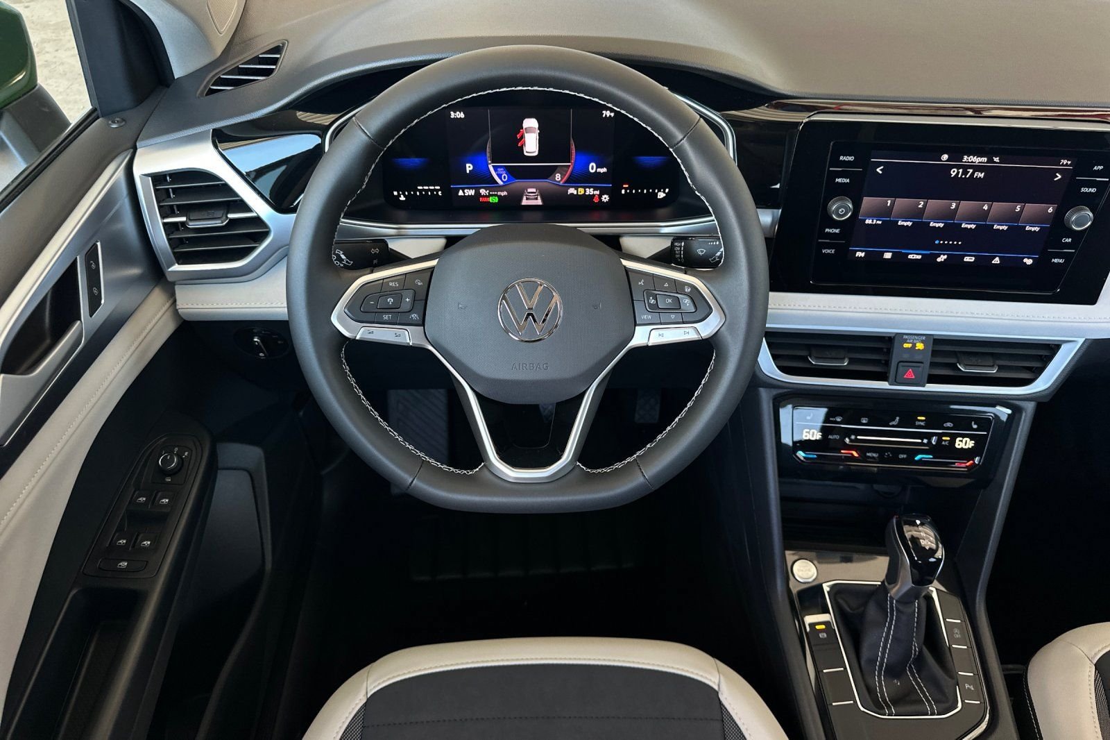 New 2026 Volkswagen Taos SE FWD image 14