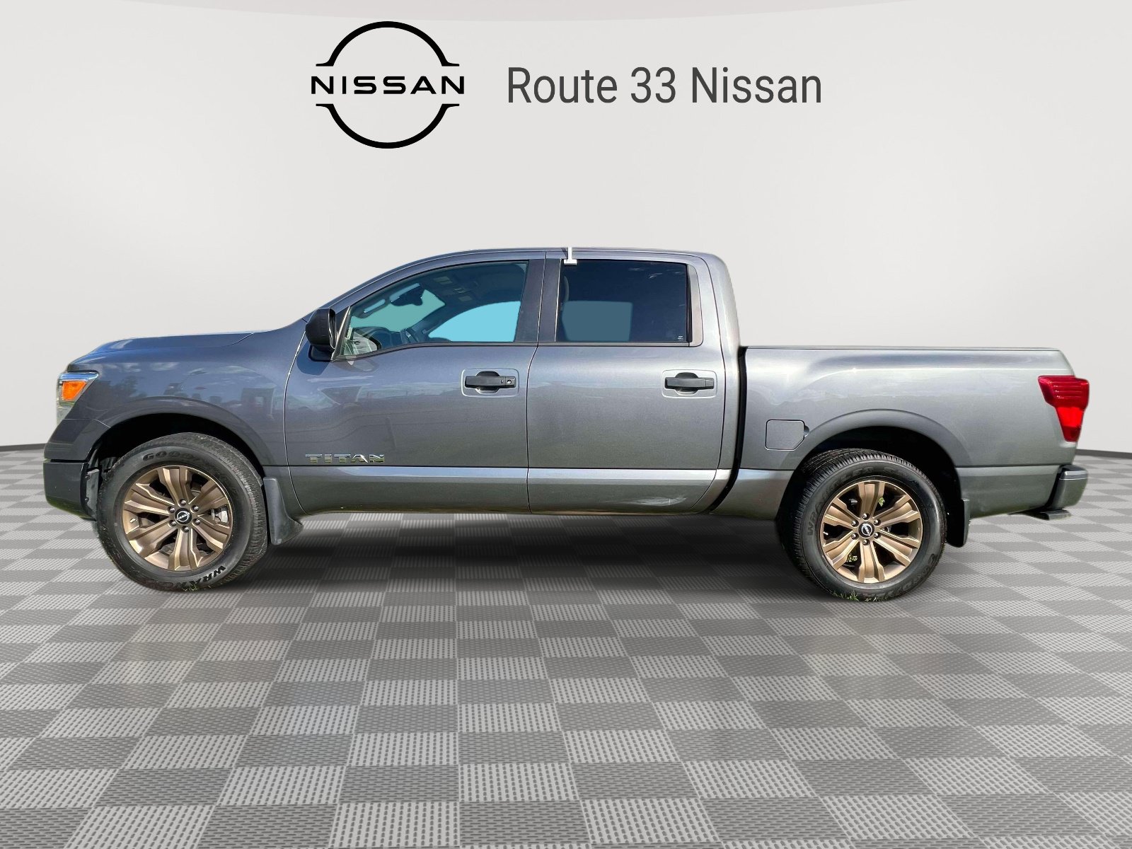 Used 2024 Nissan Titan SV w/ SV Convenience Package AWD/4WD image 5