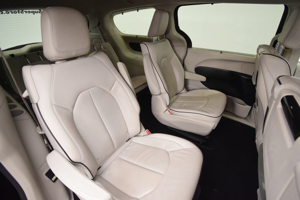 Used 2020 Chrysler Pacifica Limited FWD image 24