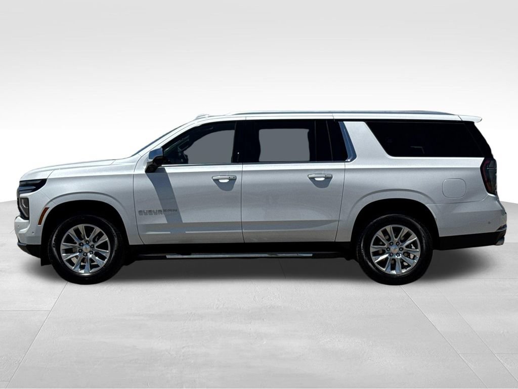 Used 2025 Chevrolet Suburban Premier RWD image 2