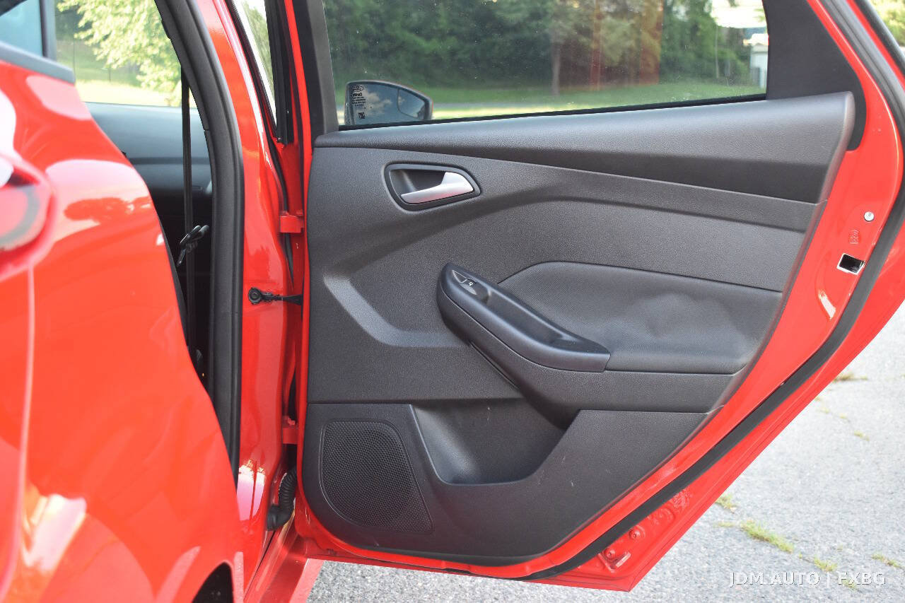 Used 2017 Ford Focus ST FWD image 11