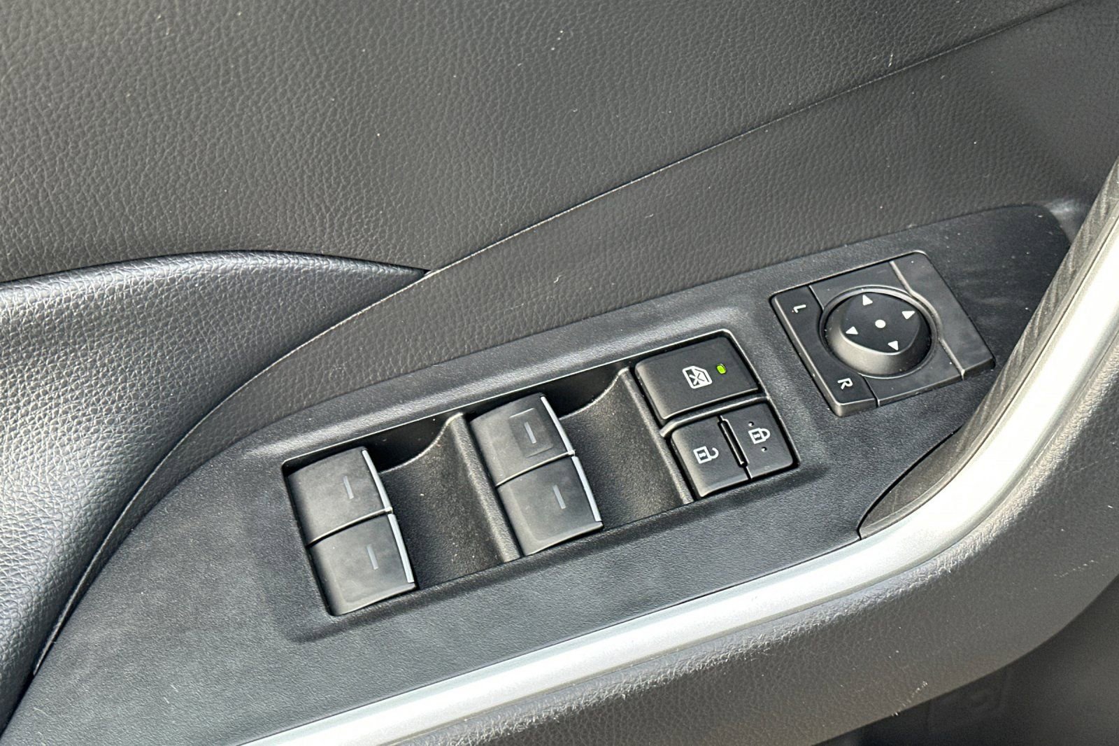 Used 2023 Toyota RAV4 XLE Premium image 11