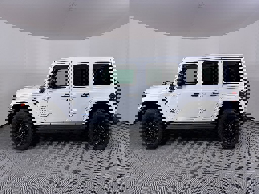 Used 2021 Jeep Wrangler Unlimited Sahara w/ Cold Weather Group image 15