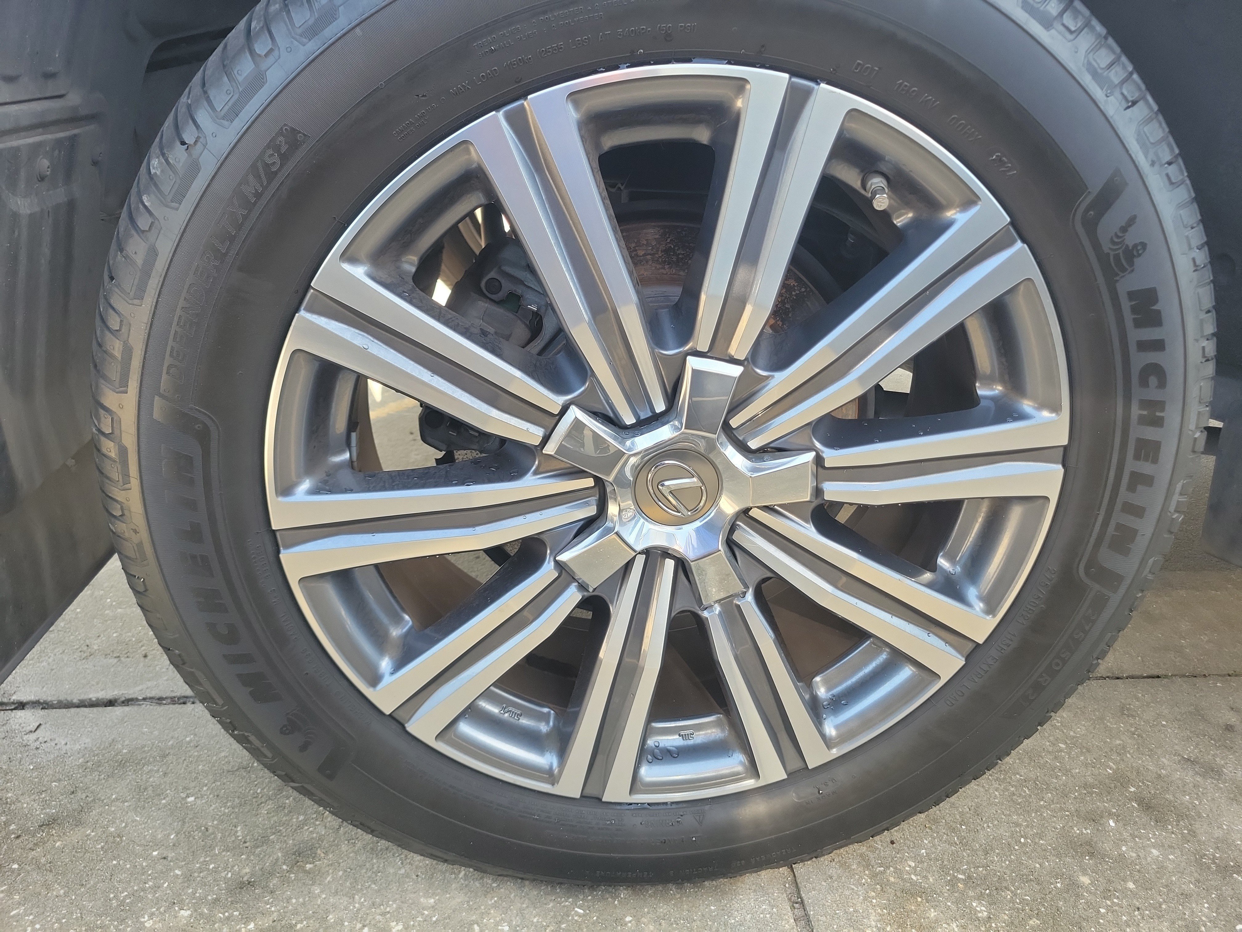 Used 2016 Lexus LX 570 4WD w/ Luxury Package image 7