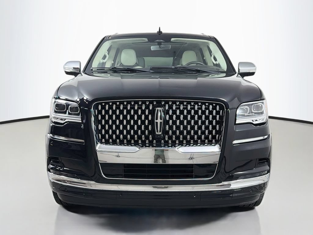Used 2023 Lincoln Navigator L Black Label AWD/4WD image 2