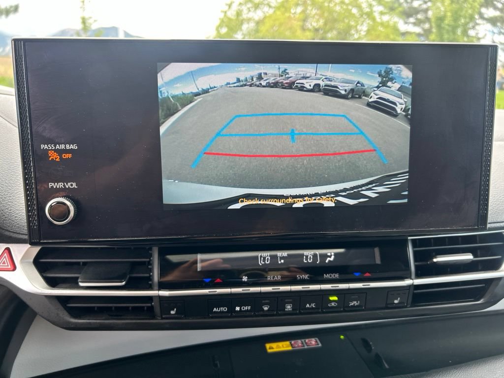 Used 2025 Toyota Sienna XLE AWD/4WD image 30