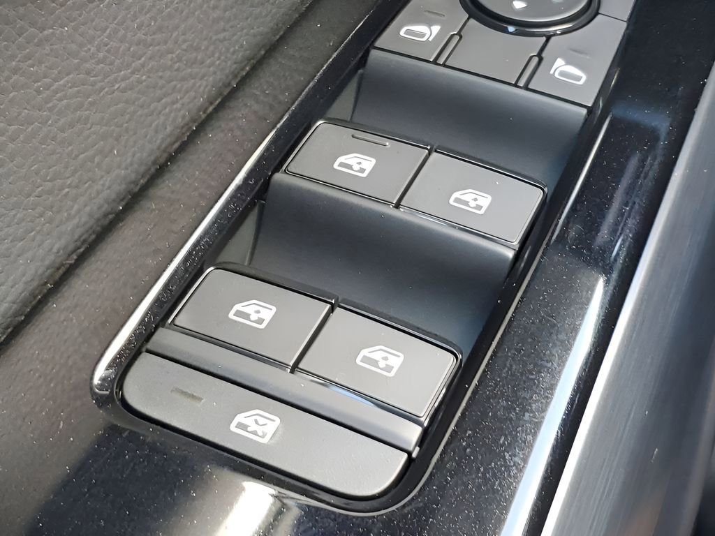 Used 2025 Nissan Pathfinder SL image 34