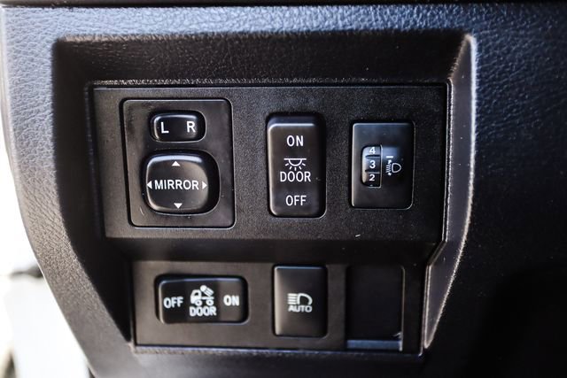 Used 2018 Toyota Tundra SR5 AWD/4WD image 39
