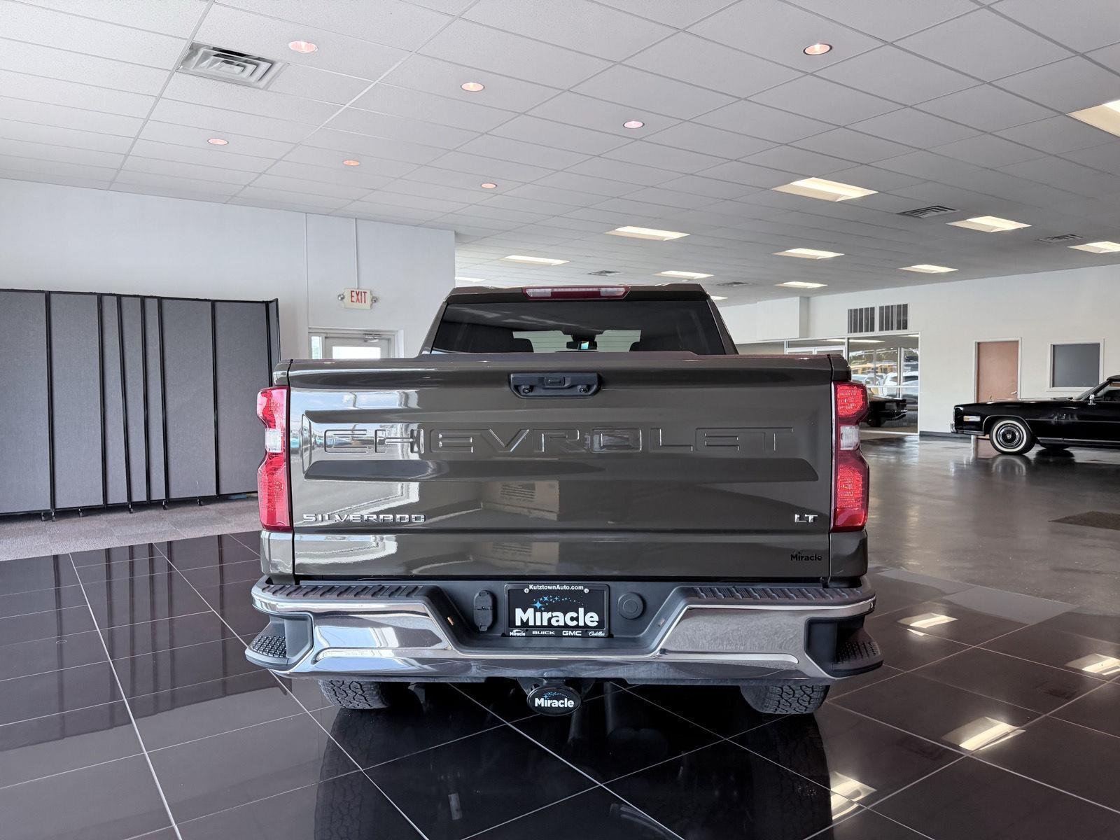 Used 2023 Chevrolet Silverado 1500 LT AWD/4WD image 13