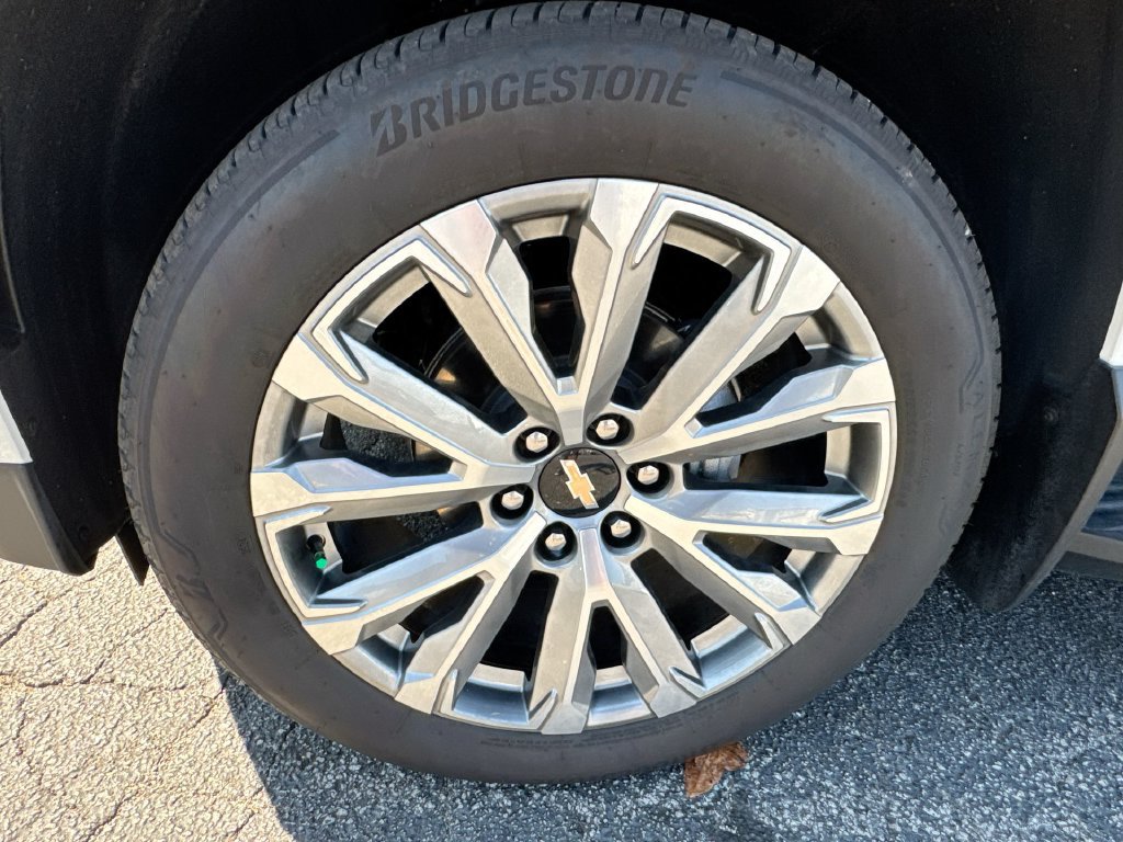 Used 2025 Chevrolet Tahoe High Country AWD/4WD image 12