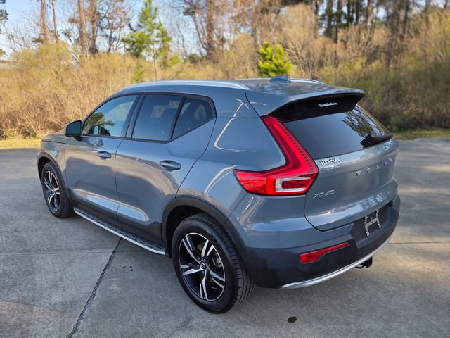 Used 2023 Volvo XC40 B5 Core image 3