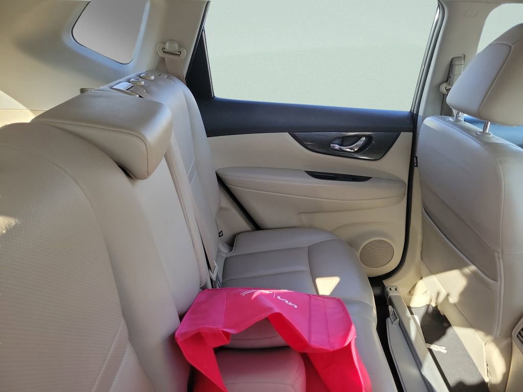 Used 2016 Nissan Rogue SL image 9