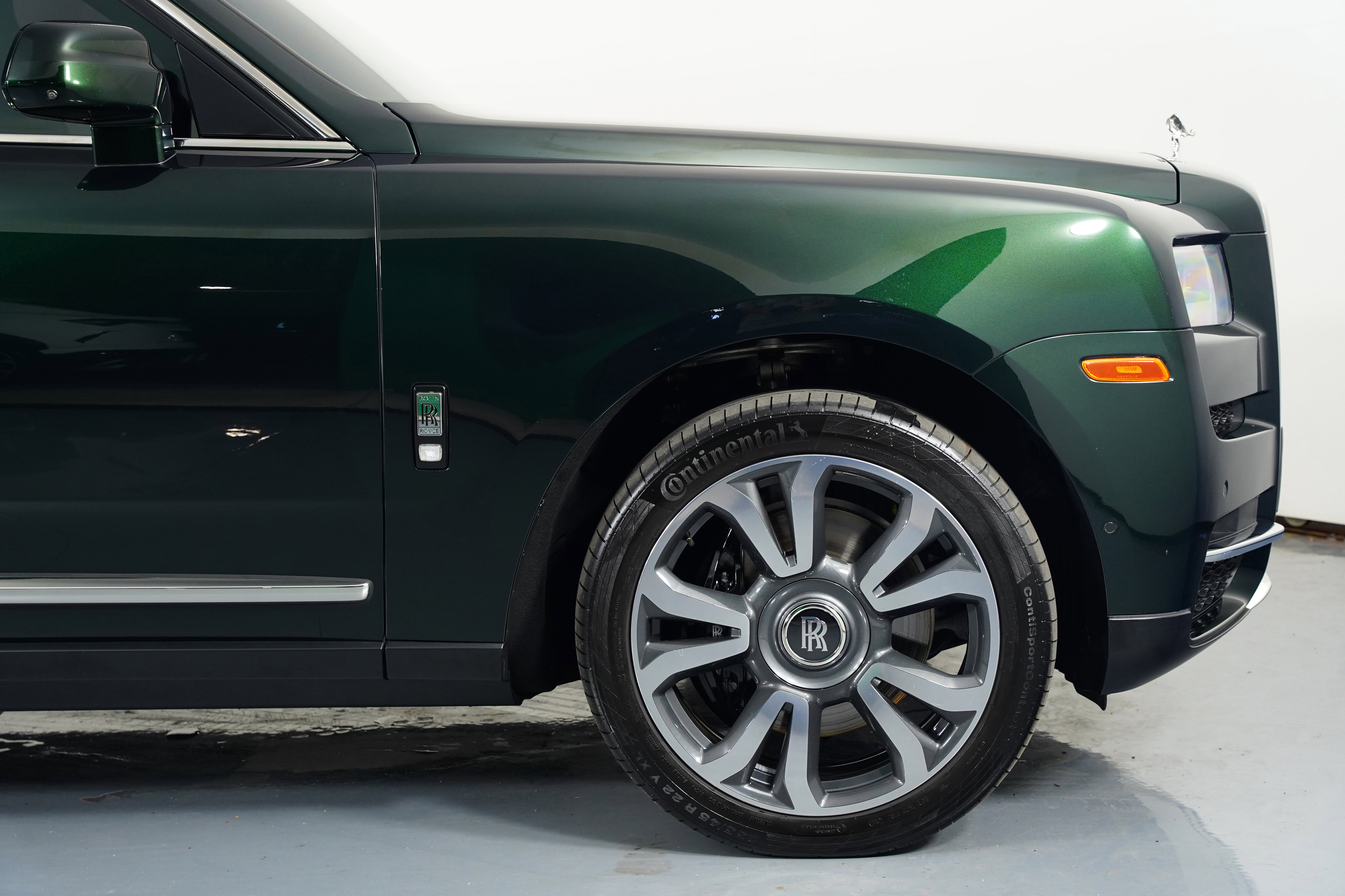 Used 2023 Rolls-Royce Cullinan w/ Cullinan Package image 7
