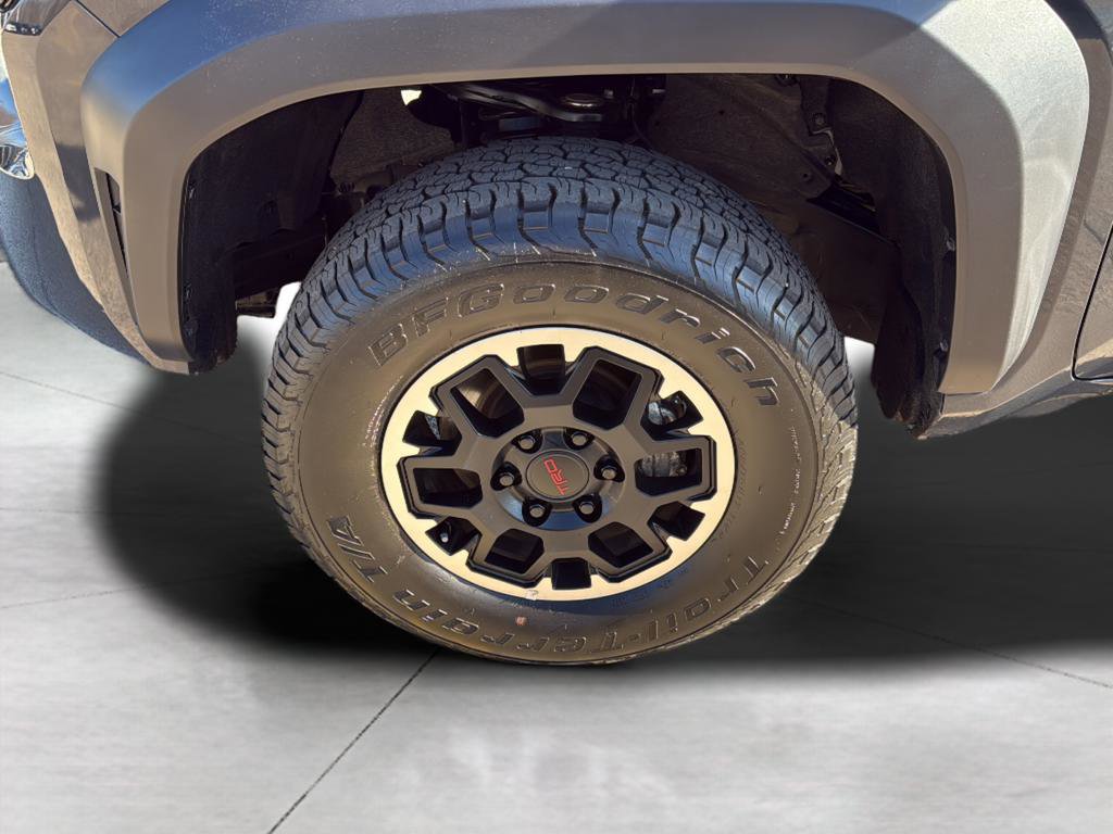Used 2024 Toyota Tacoma TRD Off-Road image 9