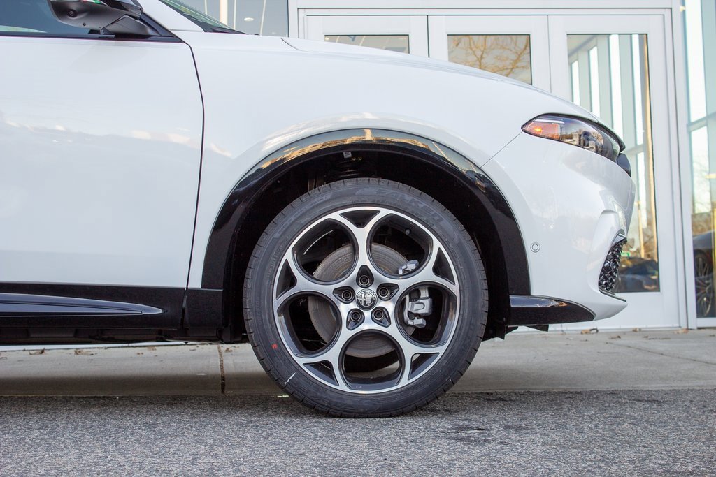 Used 2025 Alfa Romeo Tonale w/ Premium Package image 5