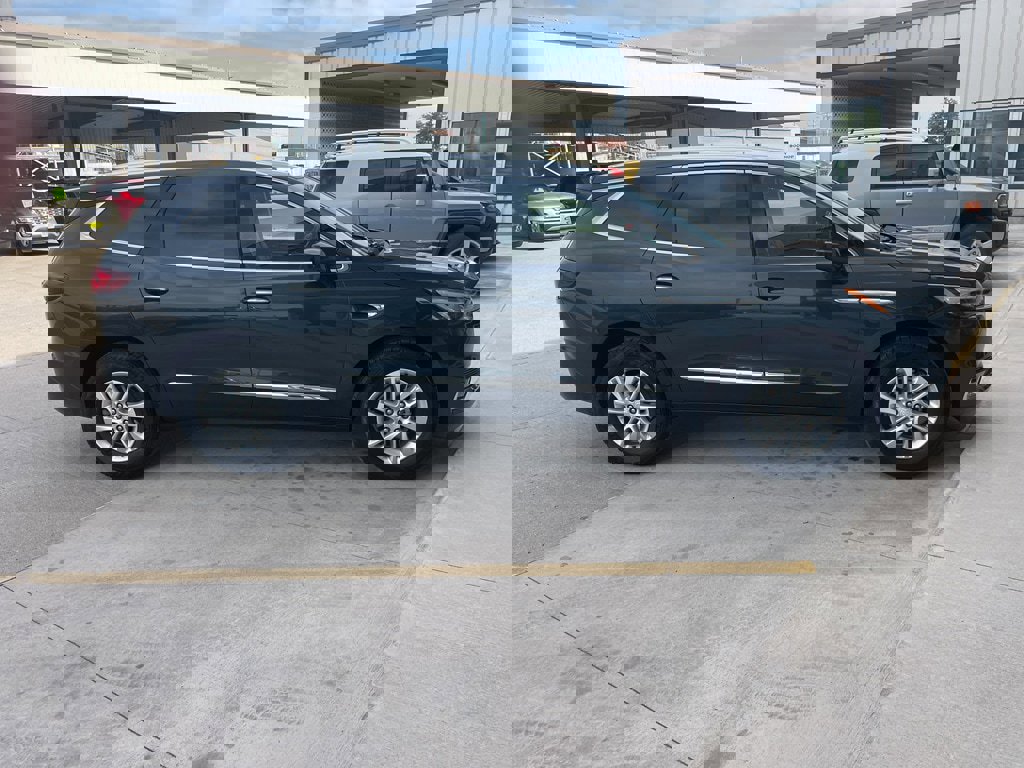 Used 2021 Buick Enclave Essence w/ Sound and Sites Package image 4