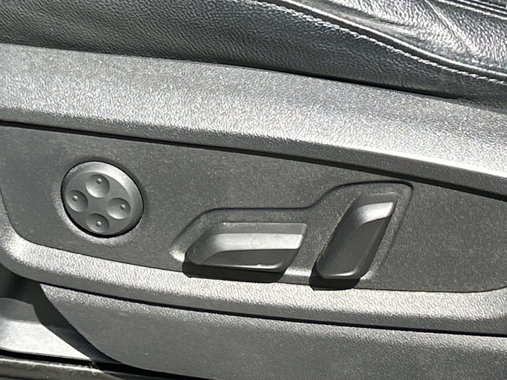 Used 2018 Audi SQ5 Prestige AWD/4WD image 19