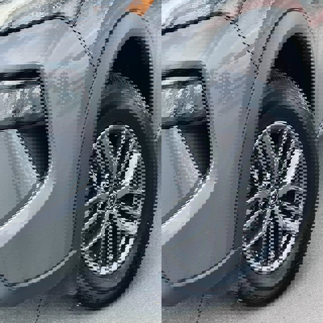 Used 2024 Nissan Rogue S image 8