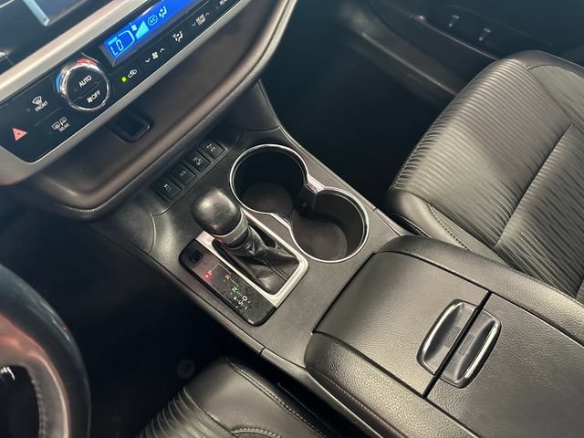 Certified 2019 Toyota Highlander Plus AWD/4WD image 2