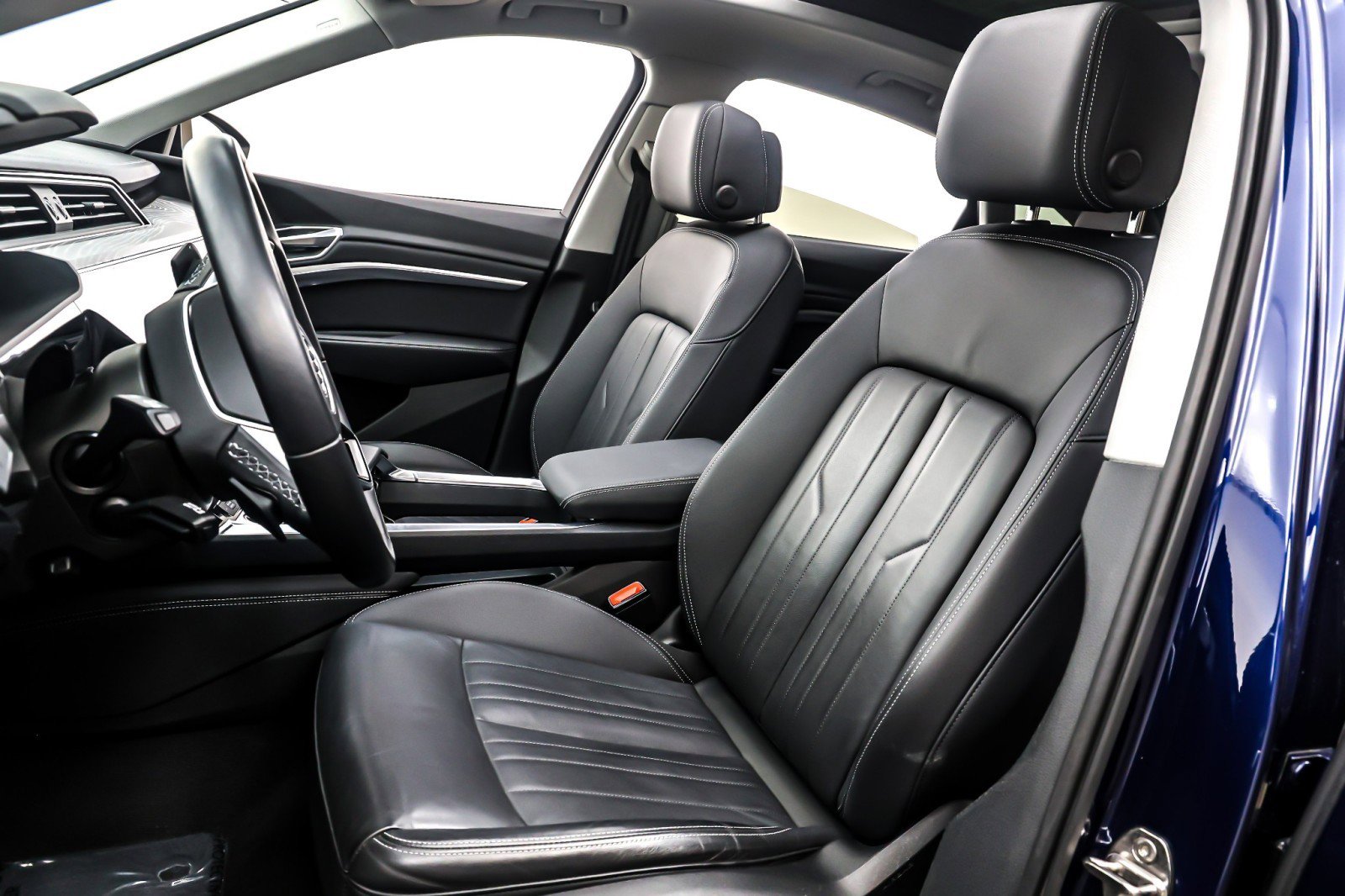 Used 2022 Audi e-tron Premium w/ Convenience Plus Package image 18