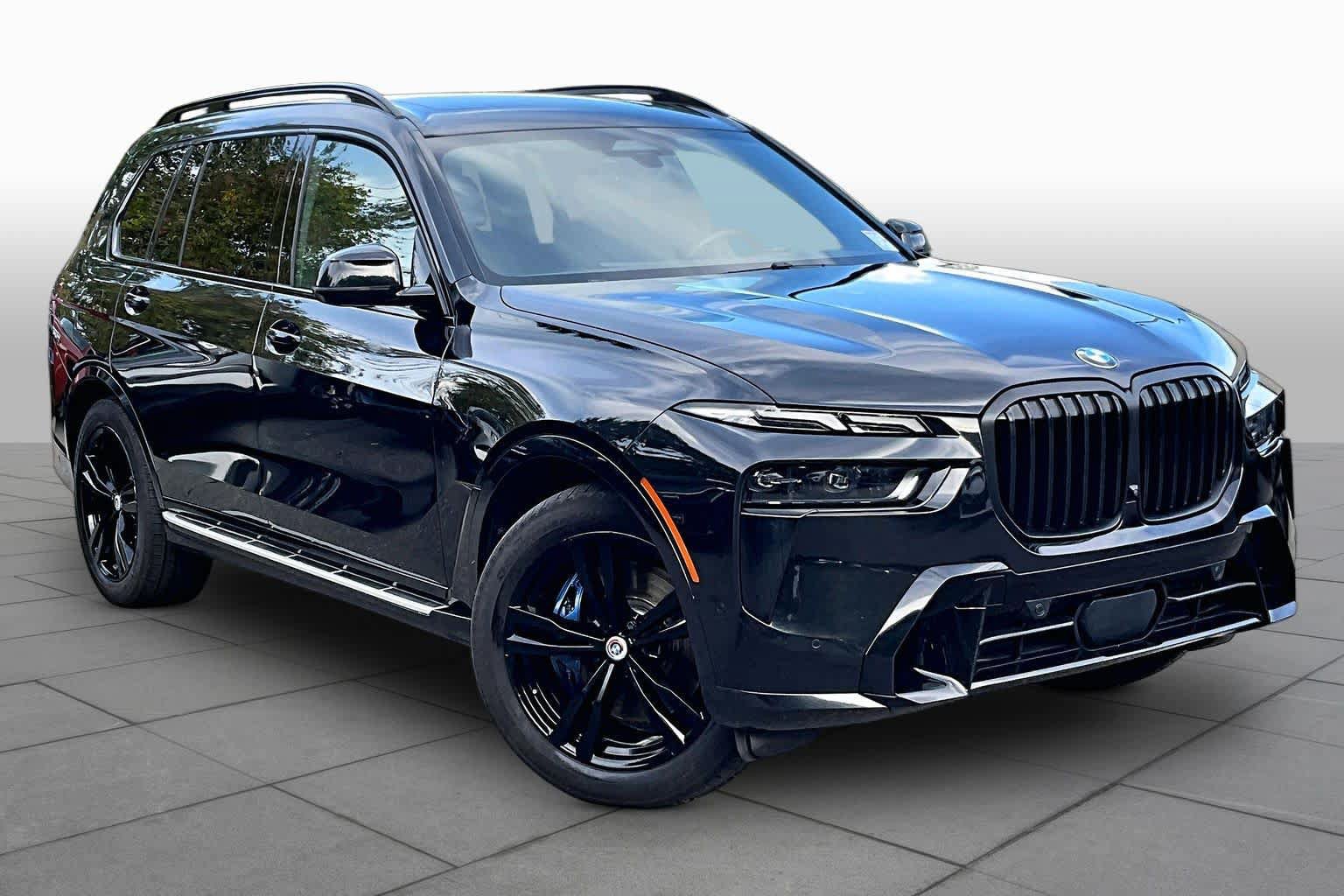 Used 2025 BMW X7 xDrive40i w/ M Sport Package AWD/4WD image 3