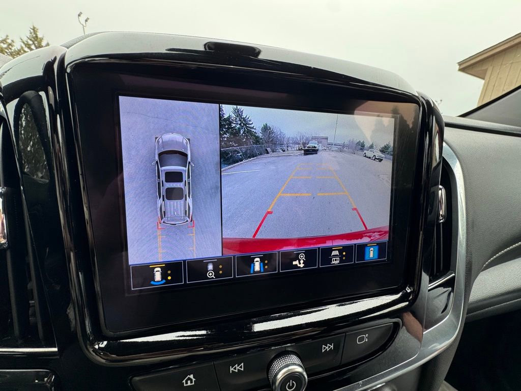 Used 2023 Chevrolet Traverse LT image 25