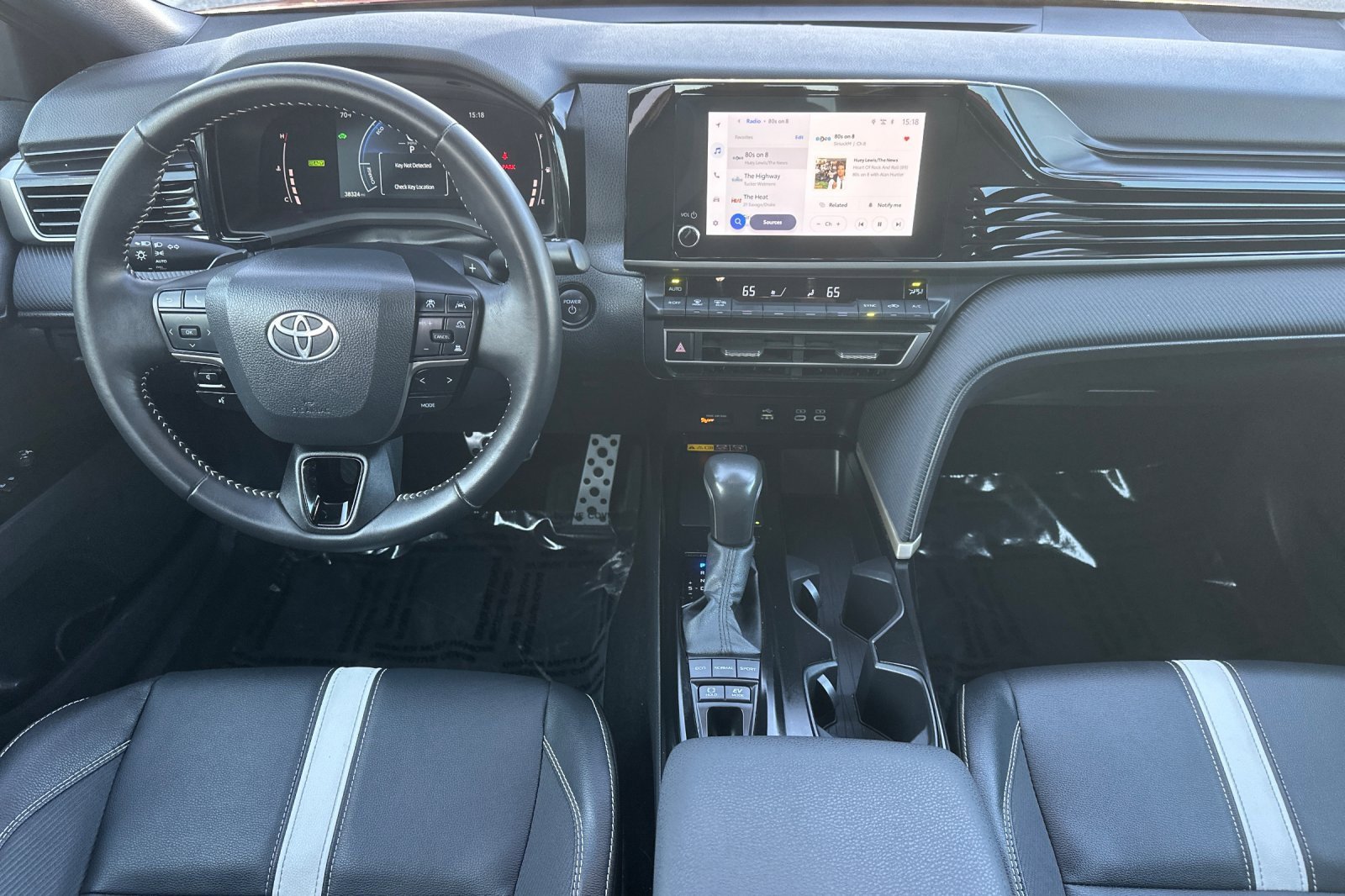 Used 2025 Toyota Camry SE image 15