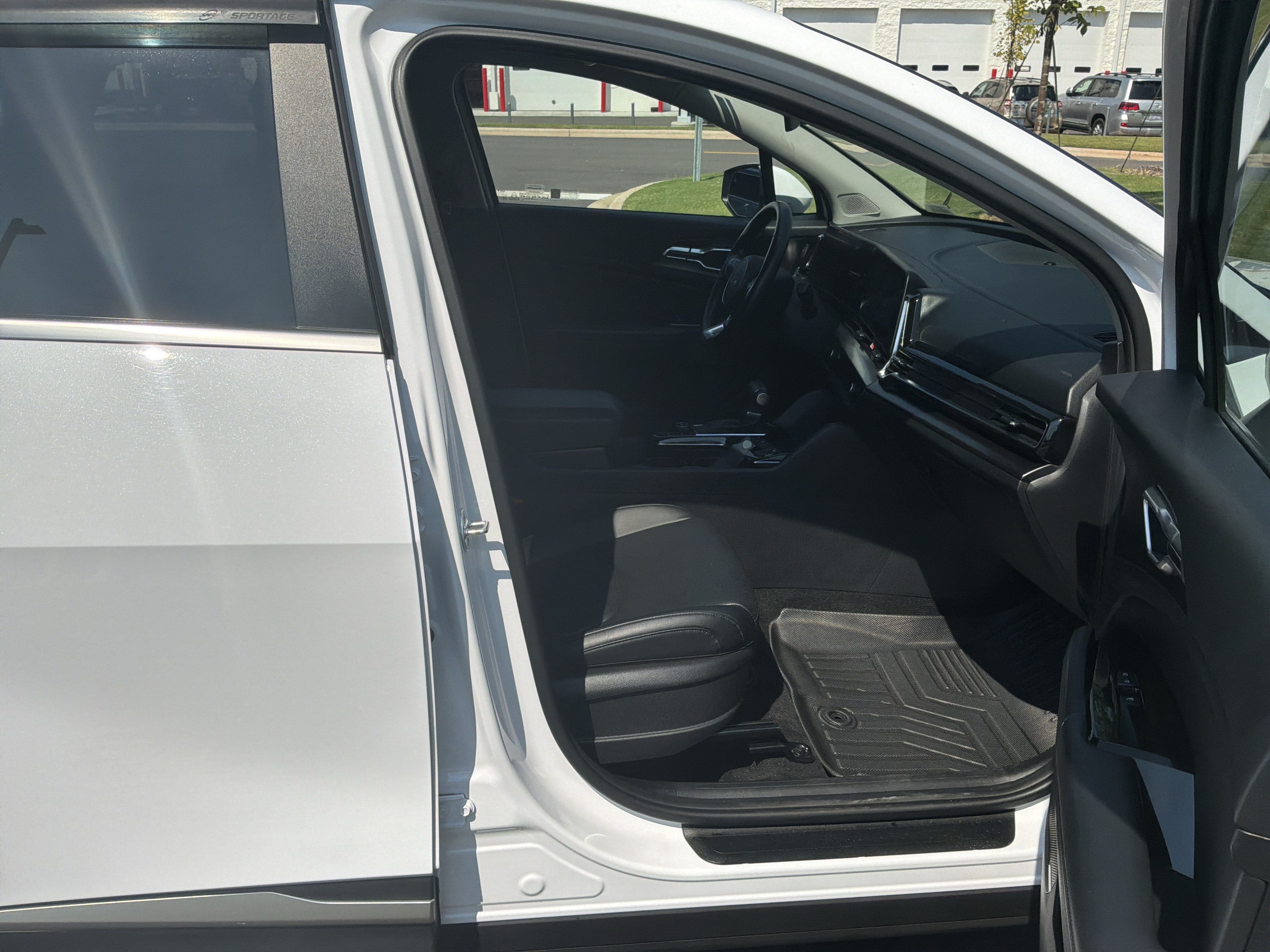 Used 2023 Kia Sportage EX FWD image 5