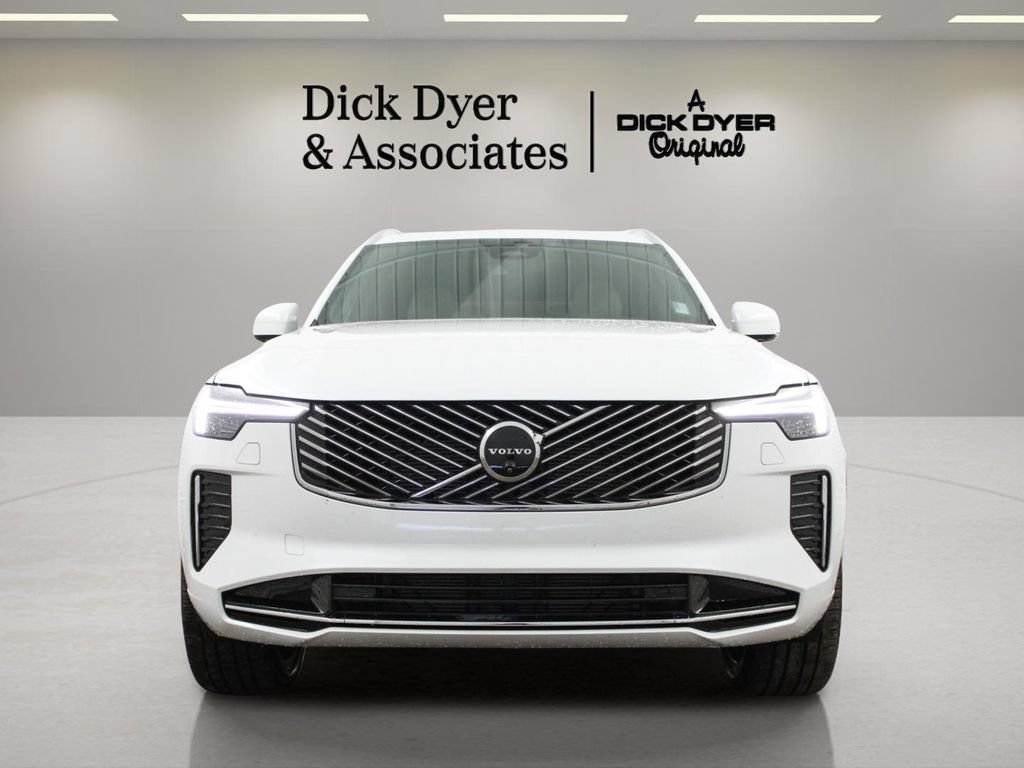 Certified 2025 Volvo XC90 B5 Ultra AWD/4WD image 4