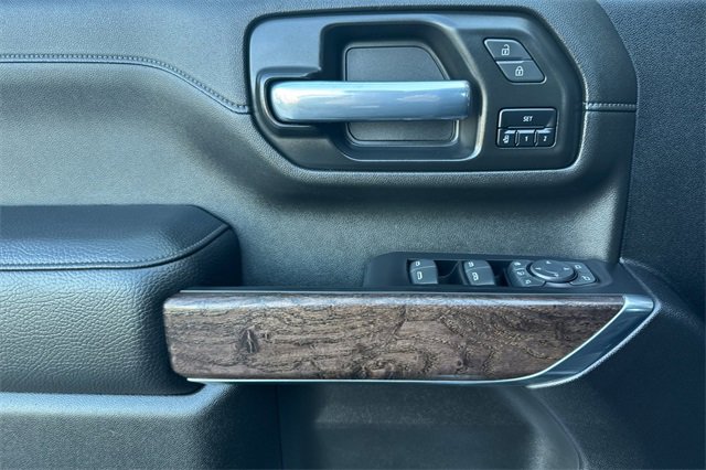 Used 2023 GMC Sierra 3500 Denali w/ Denali Black Diamond Edition image 11