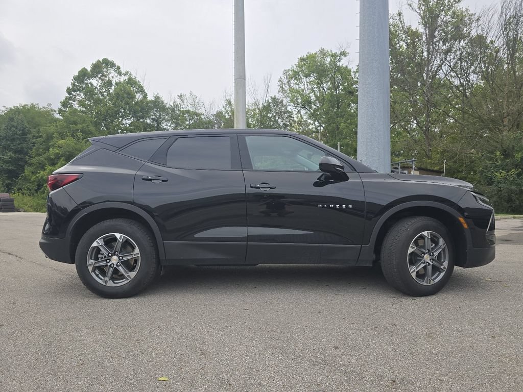 Used 2025 Chevrolet Blazer LT AWD/4WD image 15