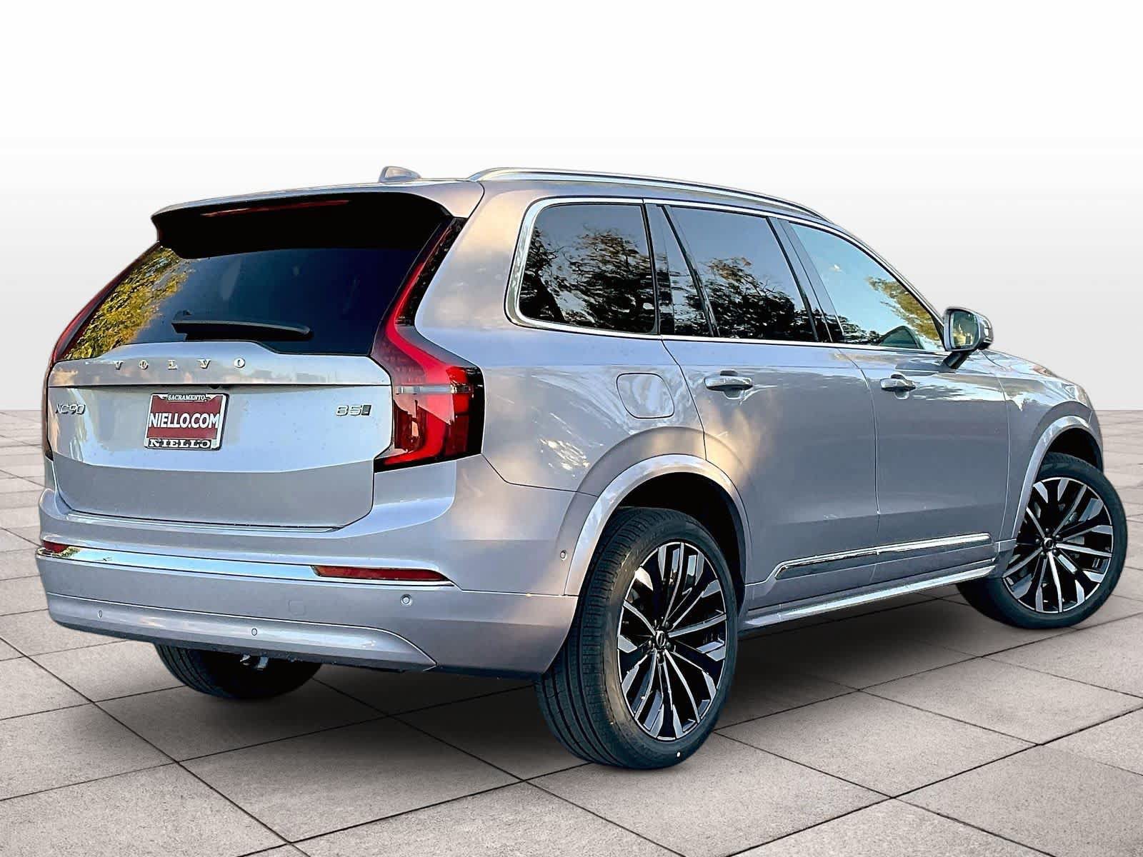 New 2027 Volvo XC90 B5 Plus AWD/4WD image 4
