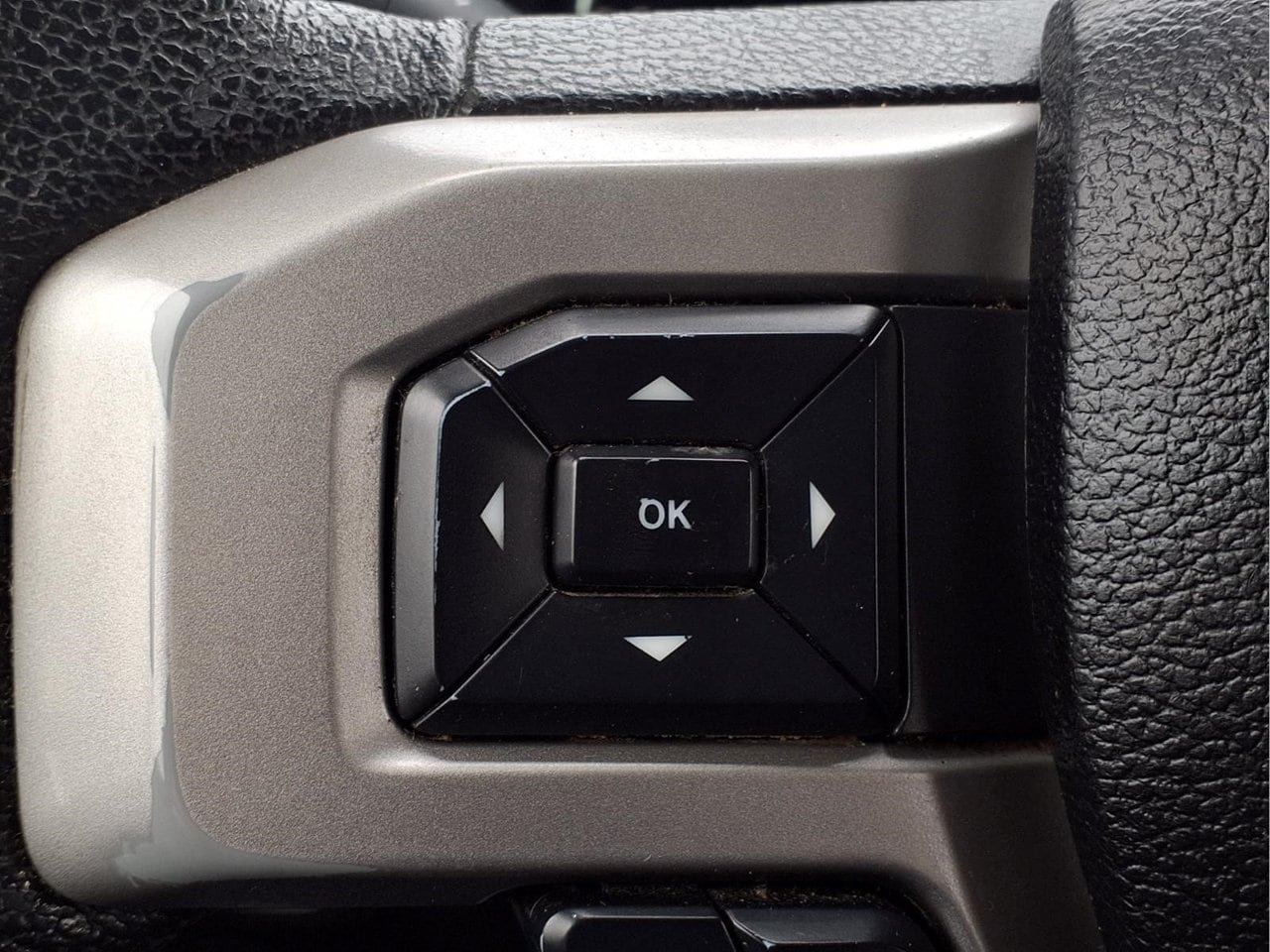 Used 2015 Ford F150 Lariat w/ Equipment Group 502A Luxury AWD/4WD image 25