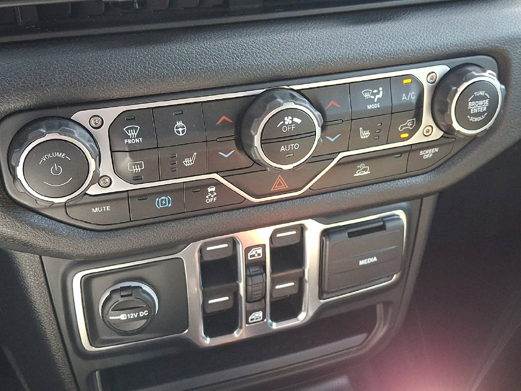 Used 2024 Jeep Wrangler Unlimited w/ Convenience Group AWD/4WD image 20