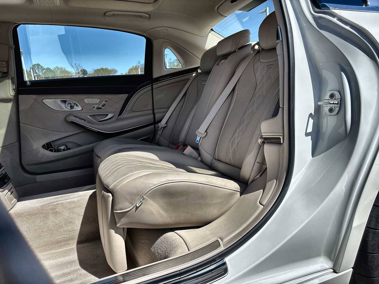 Used 2016 Mercedes-Benz Maybach S 600 image 4