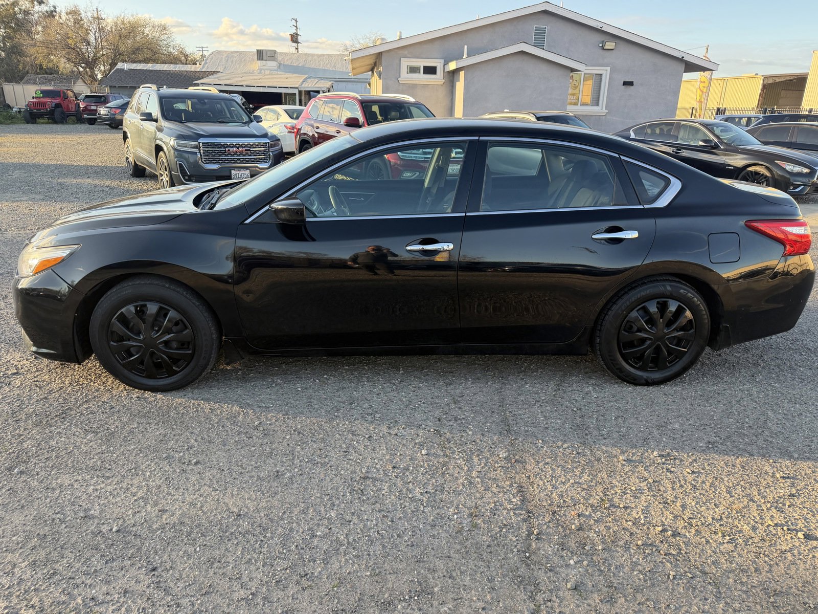 Used 2017 Nissan Altima 2.5 S w/ Power Driver Seat Package FWD image 8