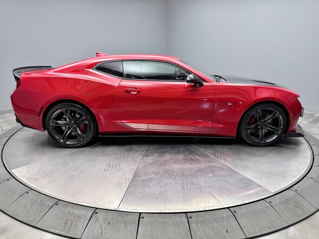Used 2018 Chevrolet Camaro SS RWD image 4