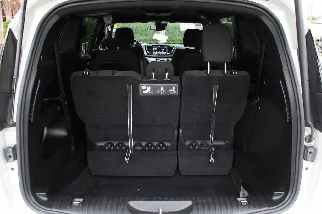 Used 2021 Chrysler Pacifica Touring w/ S Appearance Package image 8