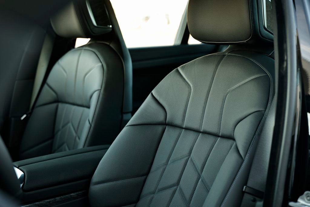 New 2026 BMW 740i w/ Executive Package image 23