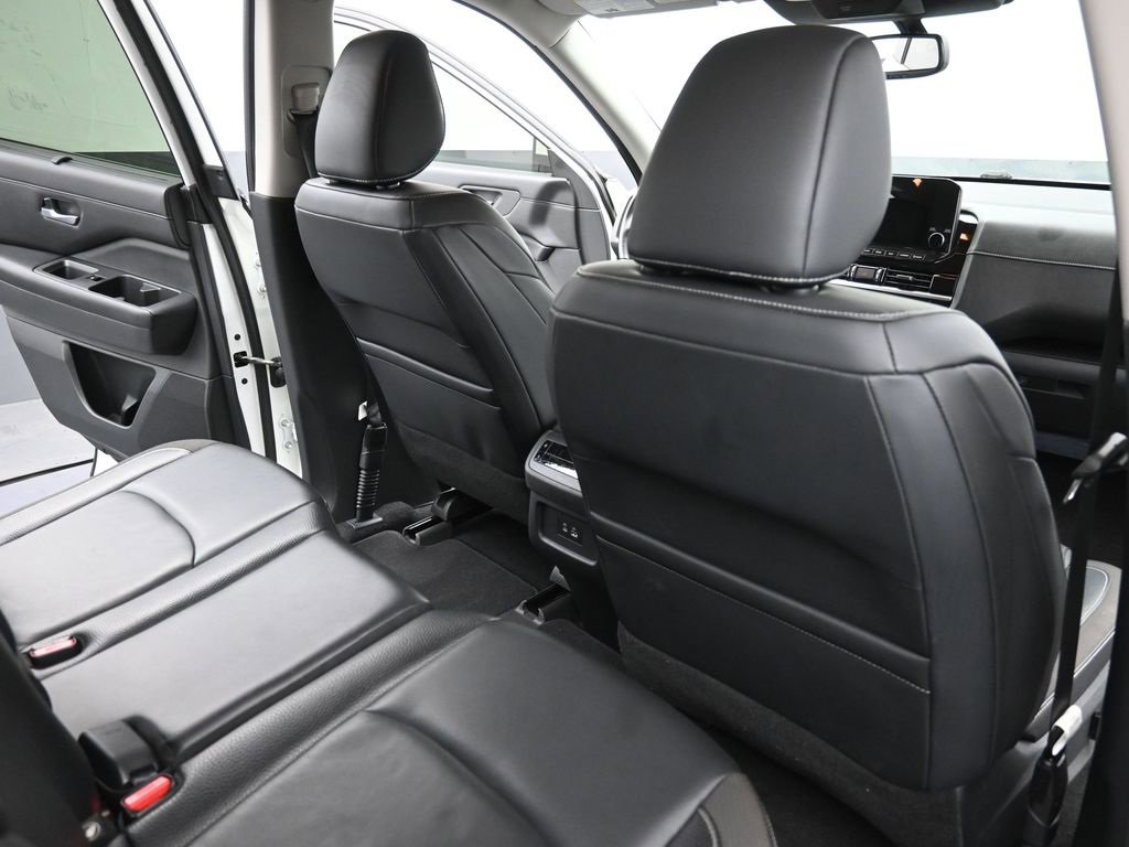 Used 2022 Nissan Pathfinder SL image 12