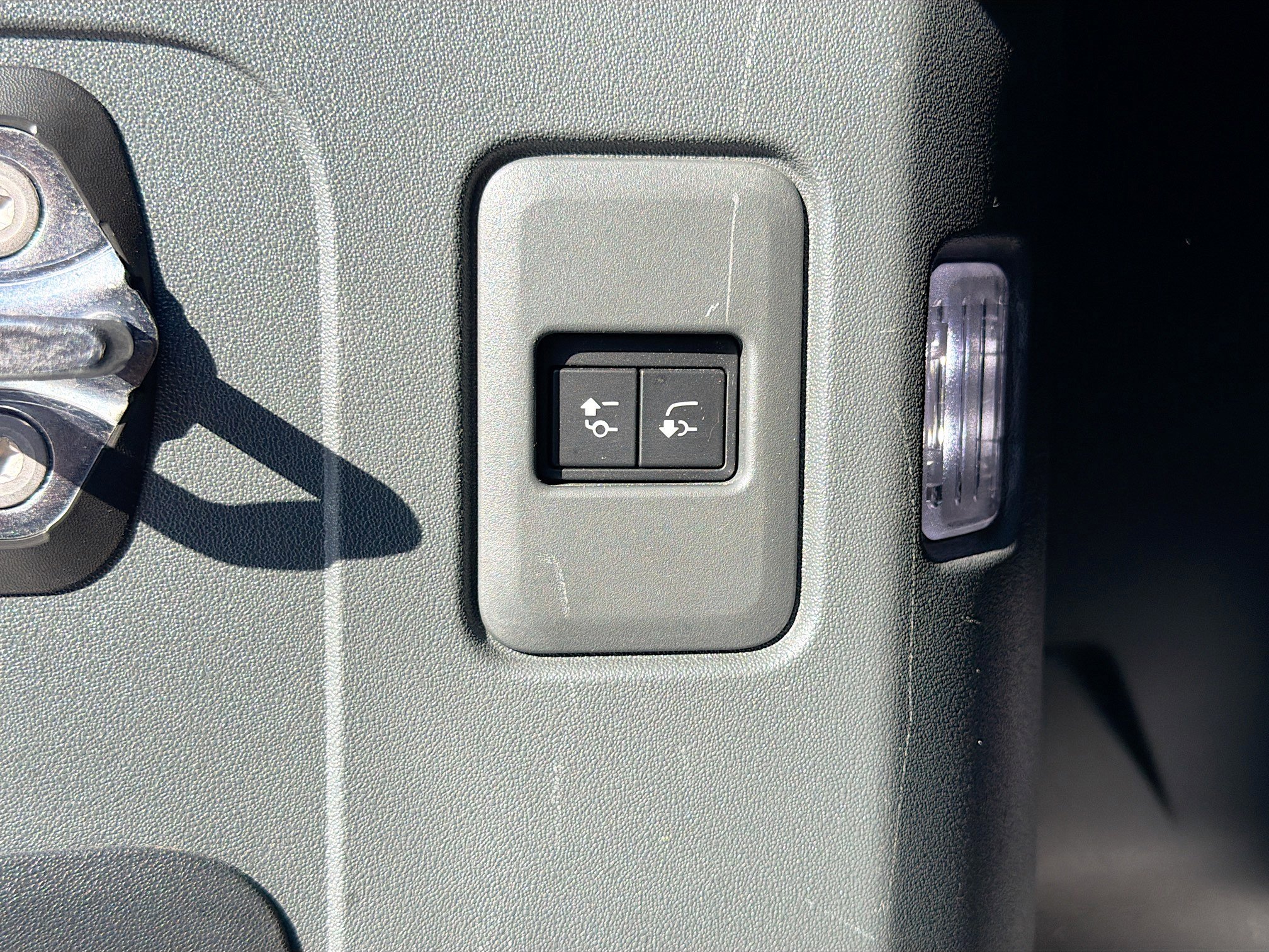 Used 2022 Land Rover Defender 110 SE image 45