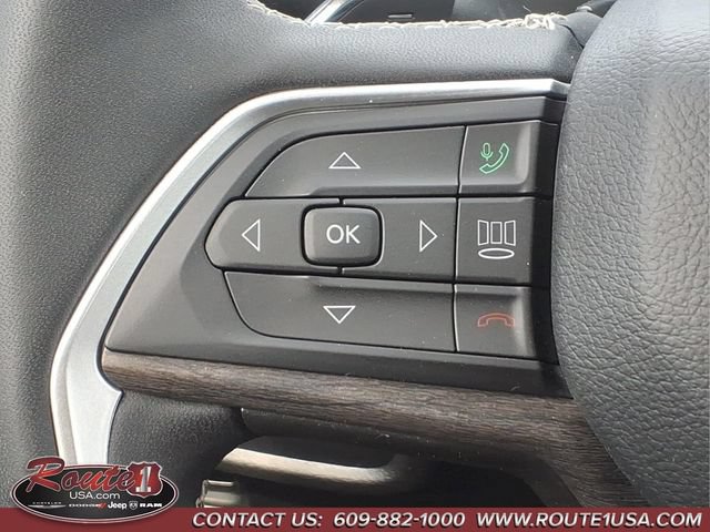 Used 2023 Jeep Grand Cherokee Limited AWD/4WD image 17