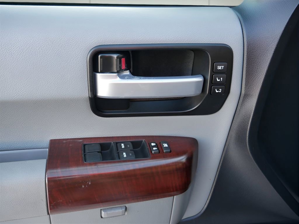 Used 2017 Toyota Sequoia Platinum AWD/4WD image 19